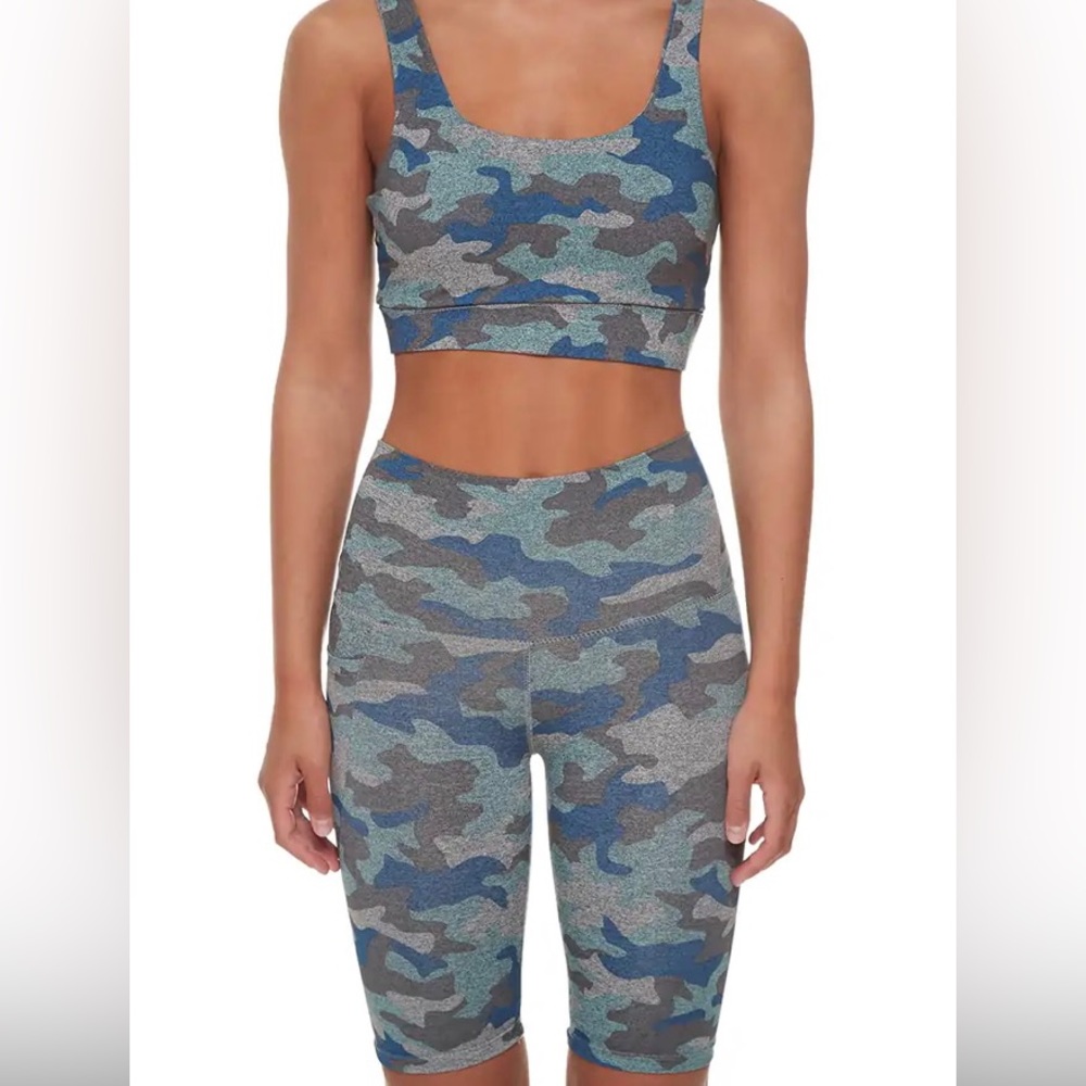 Catherine Malandrino Women's Biker Shorts & Sports Bra 2-Piece Activewear Set L